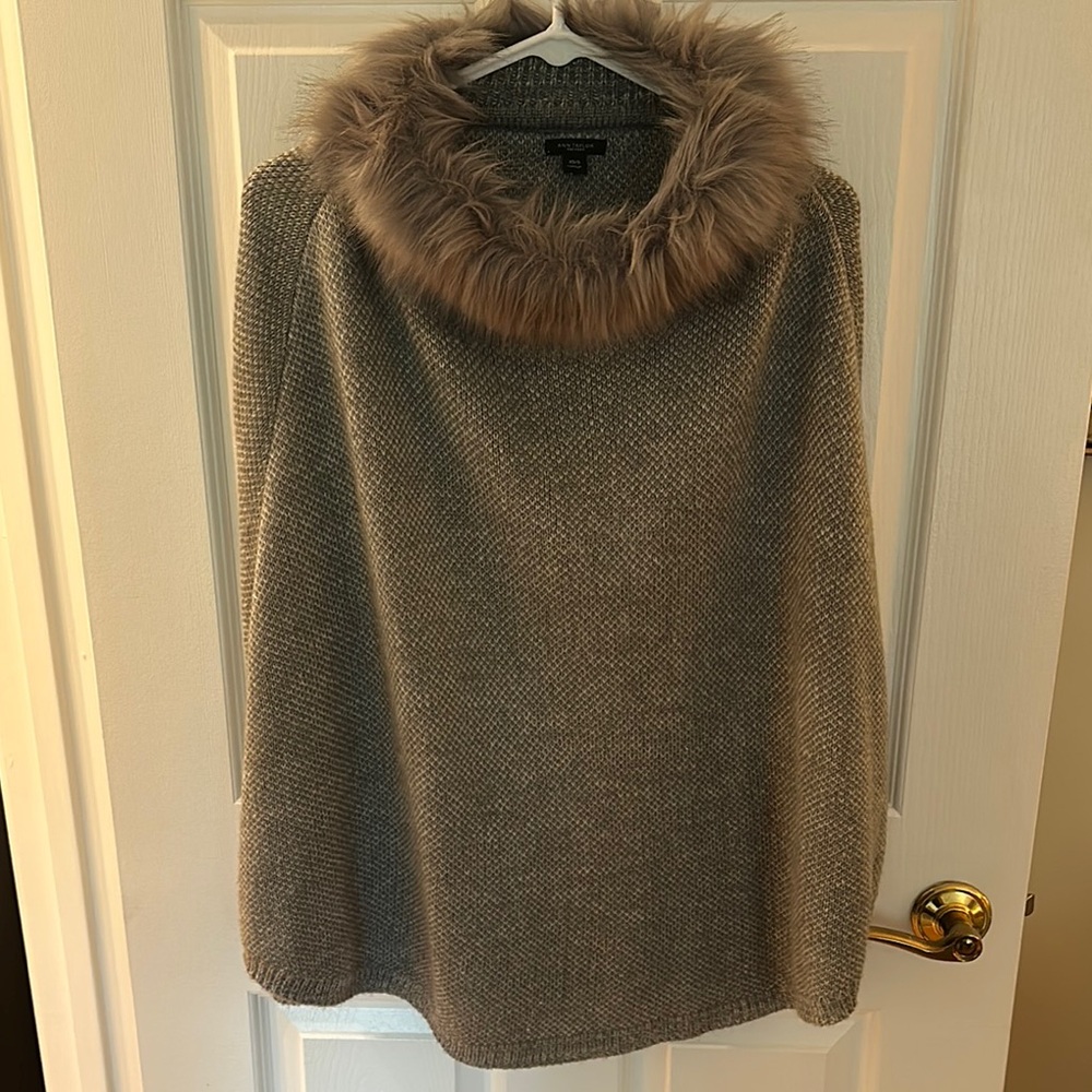 Women's Fur Collar Sweater - Gray